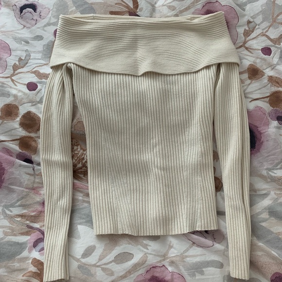 Off-Shoulder Ribbed Knit set - Picture 5 of 8